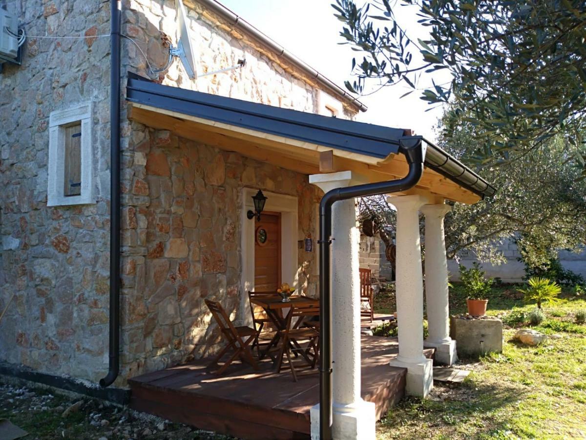 Villa Flaveico Pasman Luaran gambar